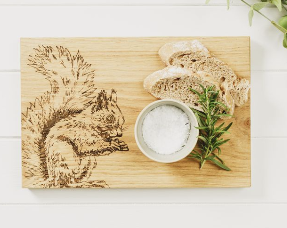 Oak Serving Board - 30cm - Squirrel
