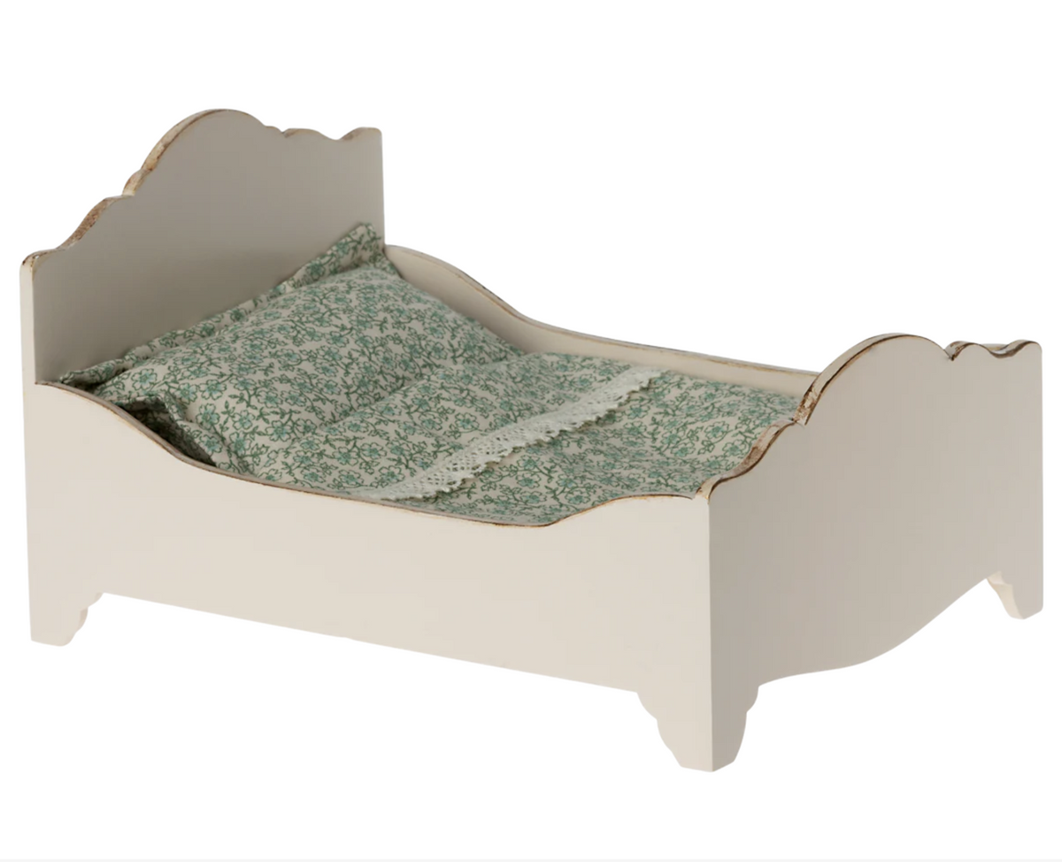 Wooden Bed / Mouse