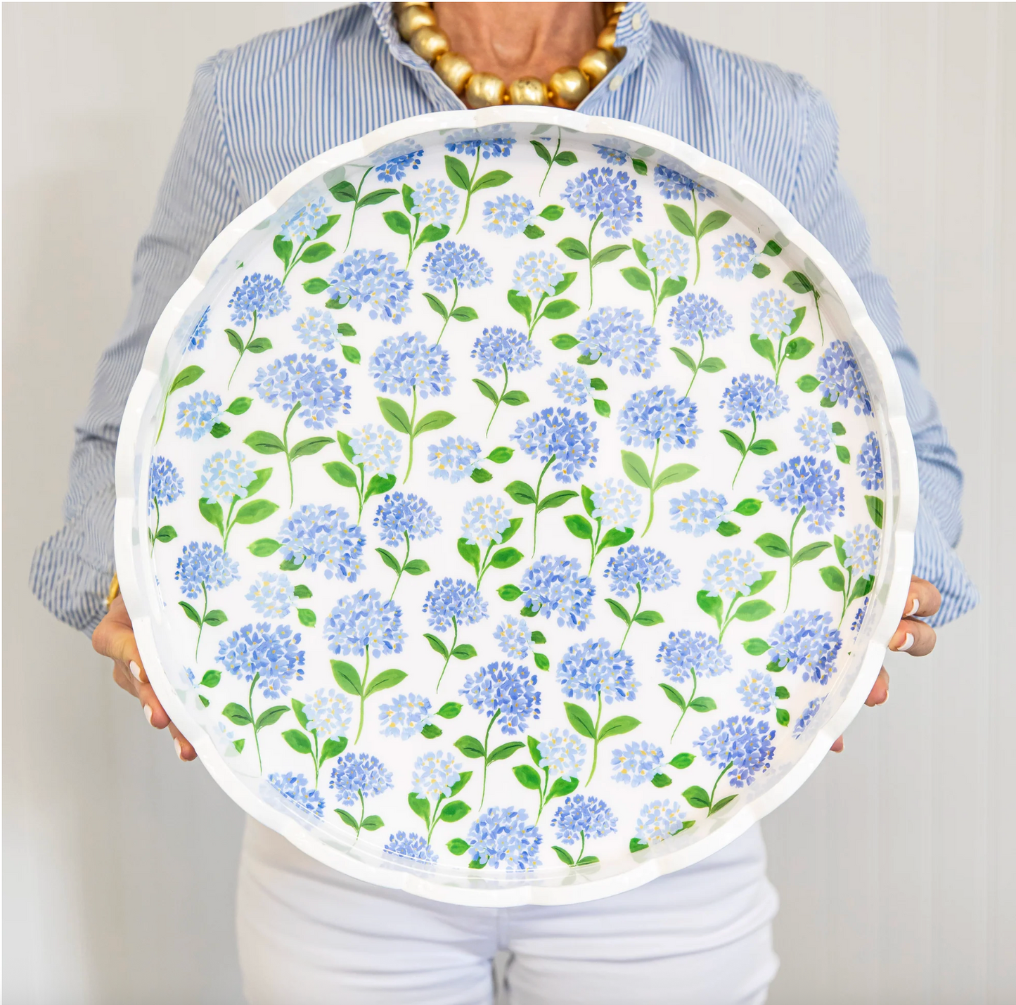 WH Lacquer 16" Round Scallop Lacquer Tray| Blue Hydrangeas