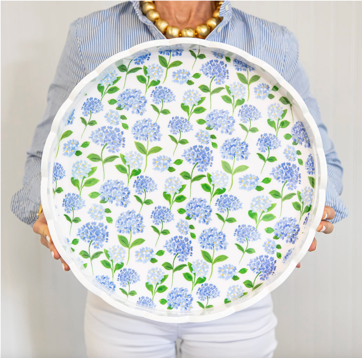 WH Lacquer 16" Round Scallop Lacquer Tray| Blue Hydrangeas